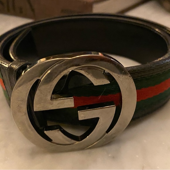 Gucci belt that fits a size 30 US waist. - Picture 2 of 3